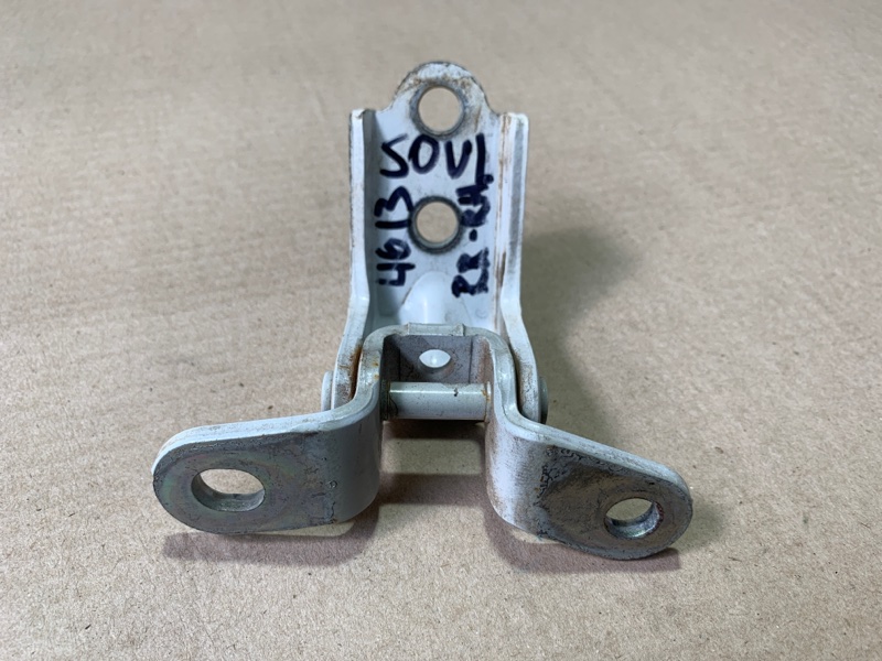 Петля двери нижняя задняя правая SOUL PS 13-19 2013 PS 2.0 G4NC Петля двери нижняя задняя правая SOUL PS 13-19 2013 PS 2.0 G4NC
