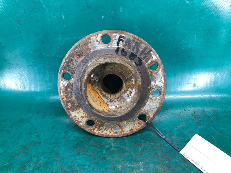 Ступица передняя левая JEEP CHEROKEE 14- 2017 Внедорожник 2.4 68141123AC Б/У