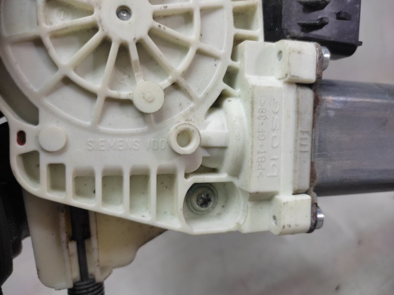 Стеклоподъемник передний правый INFINITI G25/G35/G37/Q40 06-14 COUPE 3.7 VQ37VHR