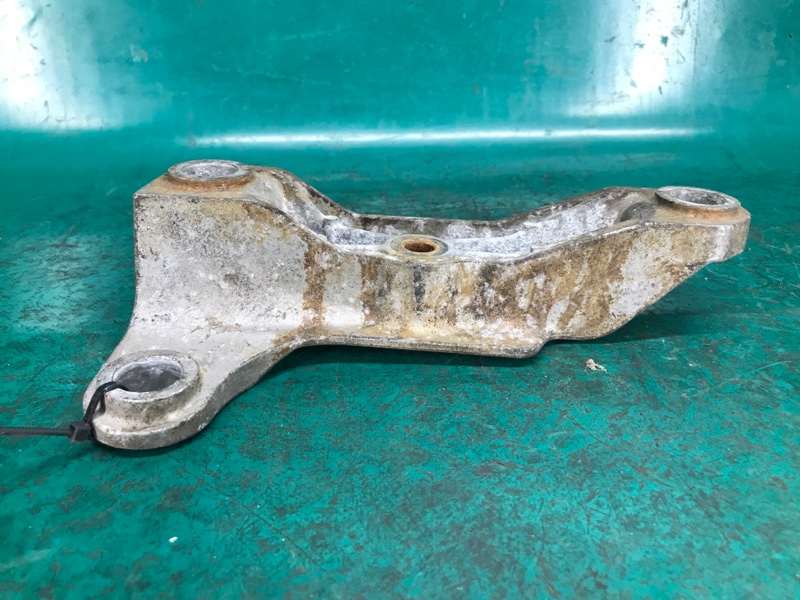 Кронштейн двигателя правый CX-7 06-12 2009 Внедорожник 2.5 L5