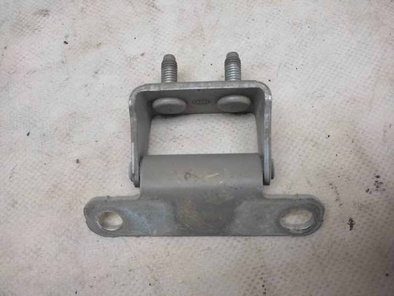 Петля крышки багажника задняя правая SORENTO UM 14- 2016 Внедорожник 2.4 Петля крышки багажника задняя правая SORENTO UM 14- 2016 Внедорожник 2.4