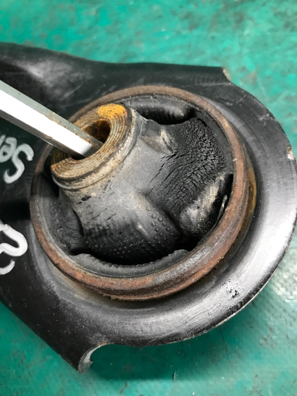 Рычаг передней подвески нижний правый SENTRA B17 12-21 2015 Седан 1.8 MRA8DE