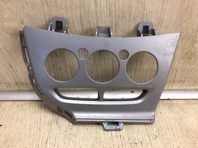 Накладка торпедо центр. FORD FOCUS 10-18 2011 BK 2.0 XQDA BM5118522 Б/У