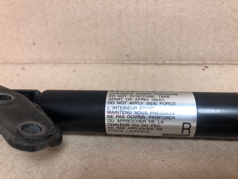 Амортизатор крышки багажника правый CX-7 06-12 2009 Внедорожник 2.5 L5