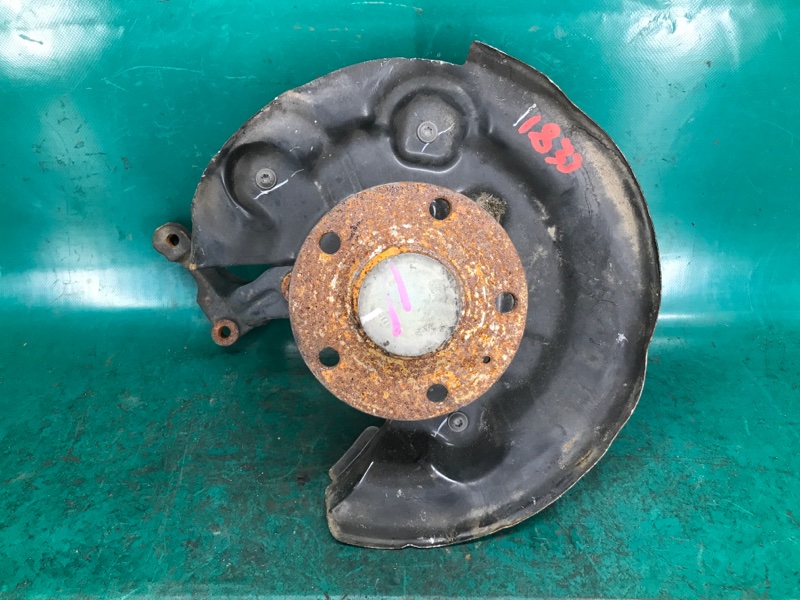 Цапфа правая PASSAT B8 14- 2018 Седан 2.0 DDSA Цапфа правая PASSAT B8 14- 2018 Седан 2.0 DDSA