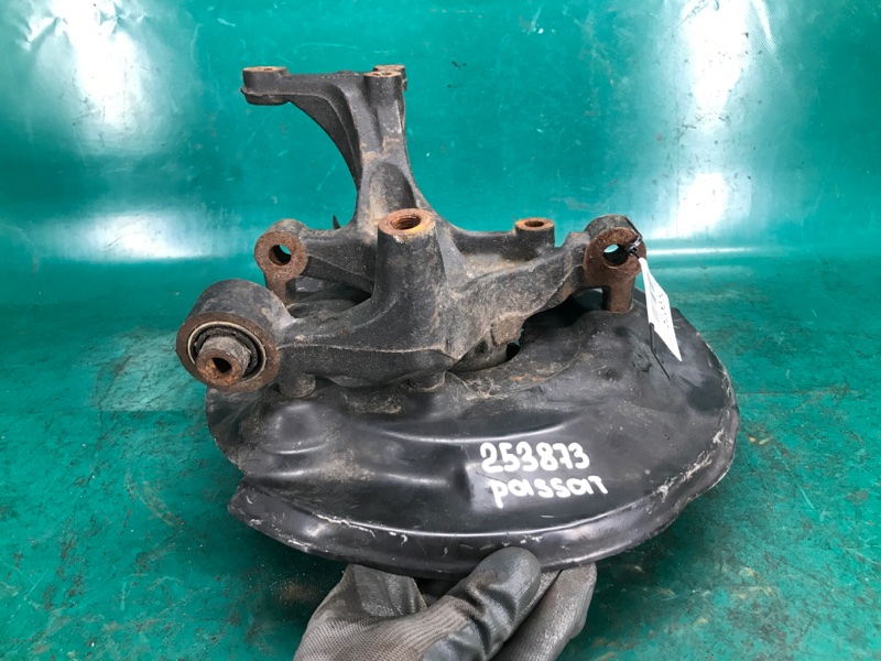 Цапфа правая PASSAT B8 14- 2018 Седан 2.0 DDSA Цапфа правая PASSAT B8 14- 2018 Седан 2.0 DDSA