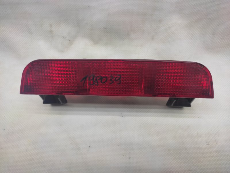 Стоп-сигнал задний MITSUBISHI PAJERO 99-06 MR490840 Б/У