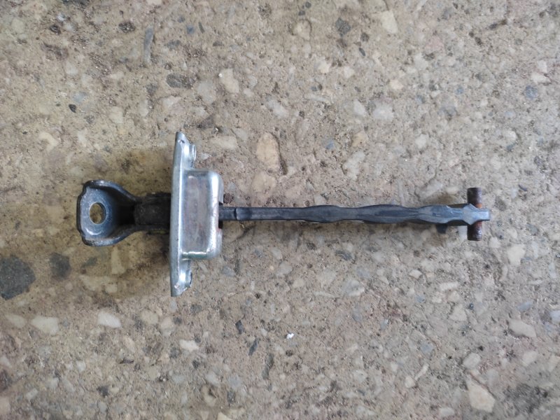 Ограничитель двери задний правый SUZUKI GRAND VITARA 05-15 Б/У