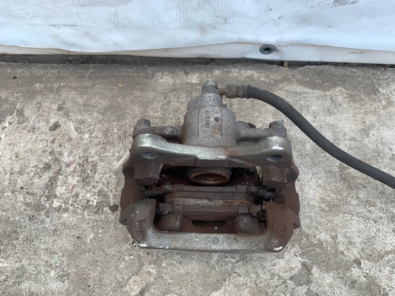 Суппорт тормозной задний левый SIENNA 11-16 2015 Минивэн 3.5L 6