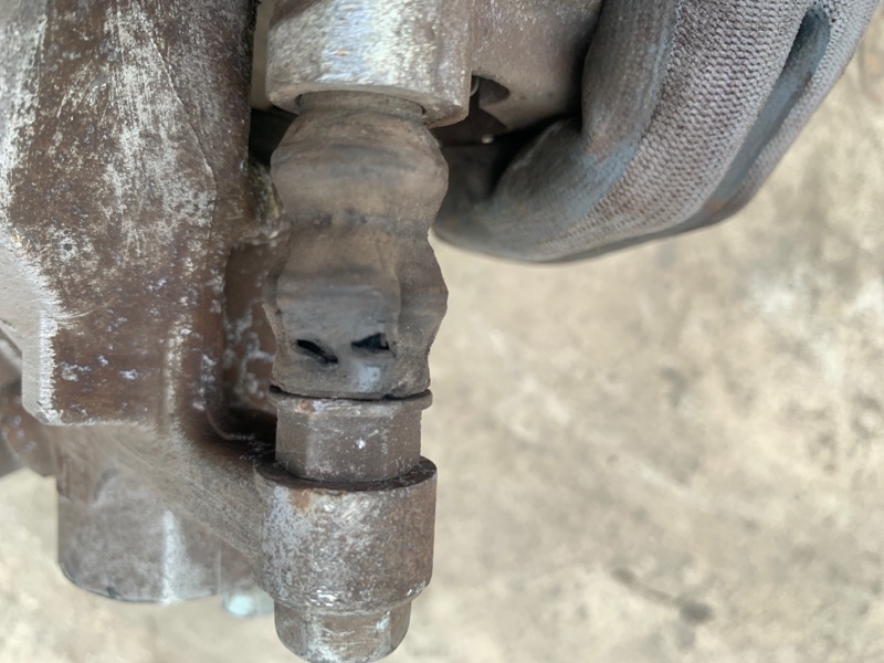 Суппорт тормозной задний правый SIENNA 11-16 2015 Минивэн 3.5L 6