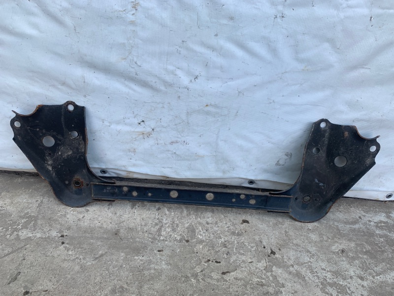 Крепление балки подвески переднее NISSAN JUKE 10-19