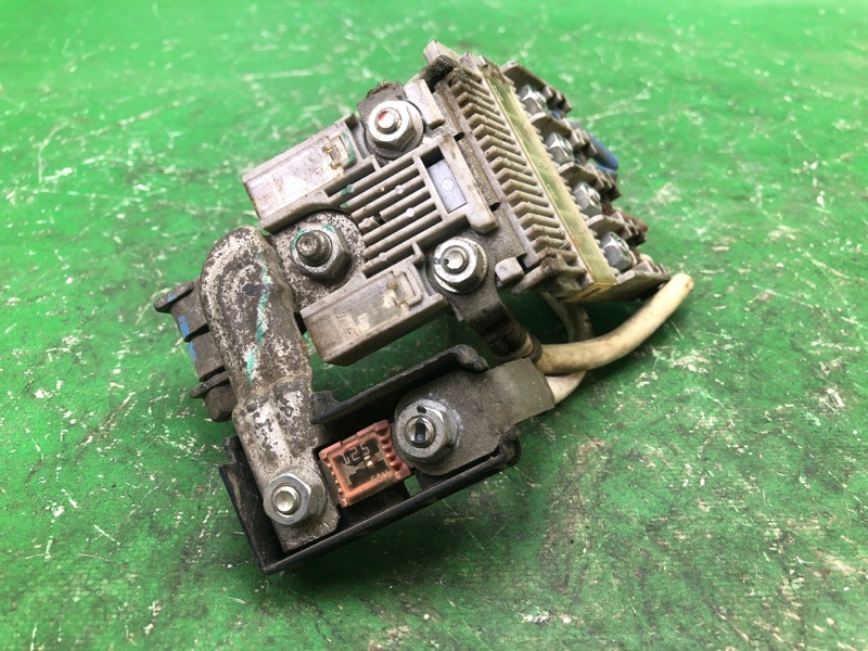 Запчасть блок предохранителей моторный отсек MITSUBISHI MIRAGE 13- 1.2 3A92 8571A027 Б/У Блок предохранителей моторный отсек MITSUBISHI MIRAGE 13- 1.2 3A92 8571A027 Б/У