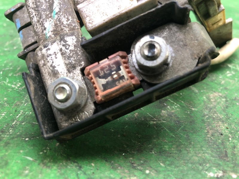 Блок предохранителей моторный отсек MIRAGE 13- 1.2 3A92 Блок предохранителей моторный отсек MIRAGE 13- 1.2 3A92