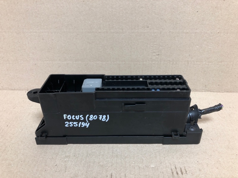 Блок предохранителей салон задний FORD FOCUS 10-18 Седан 2.0 XQDA