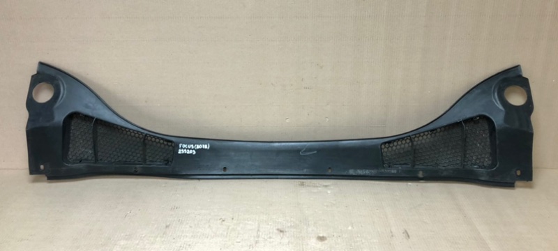 Пластик под лобовое стекло / Жабо FOCUS 10-18 2014 Седан 2.0 XQDA