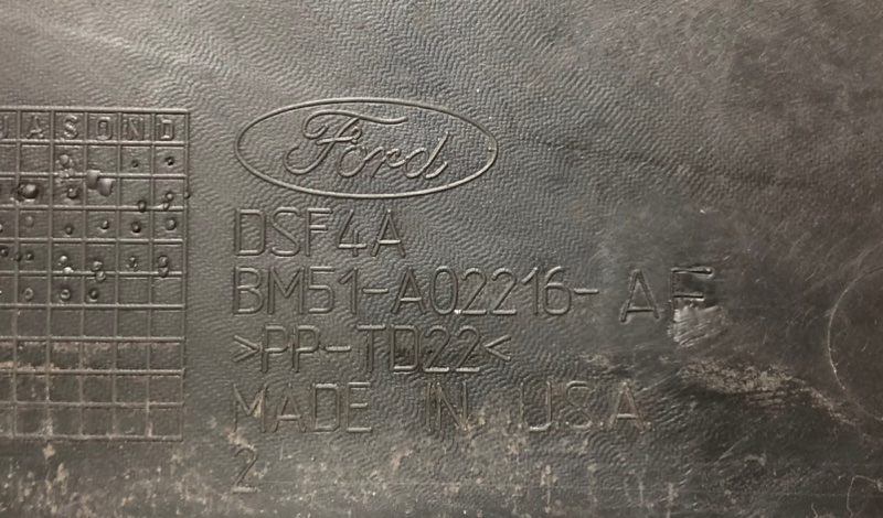 Пластик под лобовое стекло / Жабо FORD FOCUS 10-18 Седан 2.0 XQDA