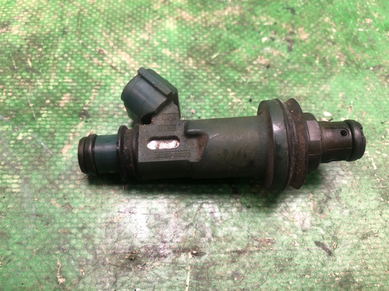 Форсунка топливная LEXUS ES300 96-01 MCV20 3.0 1MZFE Форсунка топливная LEXUS ES300 96-01 MCV20 3.0 1MZFE