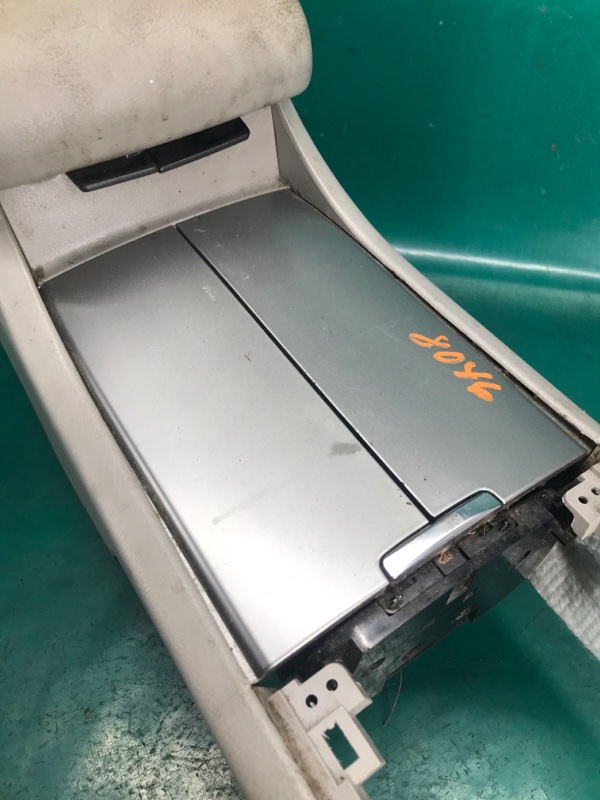 Подлокотник TRIBECA B10 07-13 2008 Внедорожник 3.6 EZ36