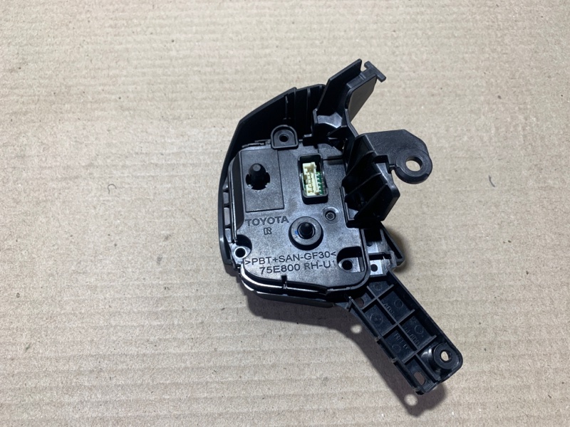 Кнопки на руль правые TOYOTA SIENNA 11-16 Минивэн 3.5L 6