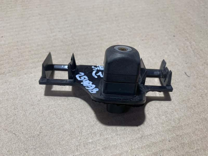 Камера заднего вида SIENNA 11-16 2015 Минивэн 3.5L 6 Камера заднего вида SIENNA 11-16 2015 Минивэн 3.5L 6