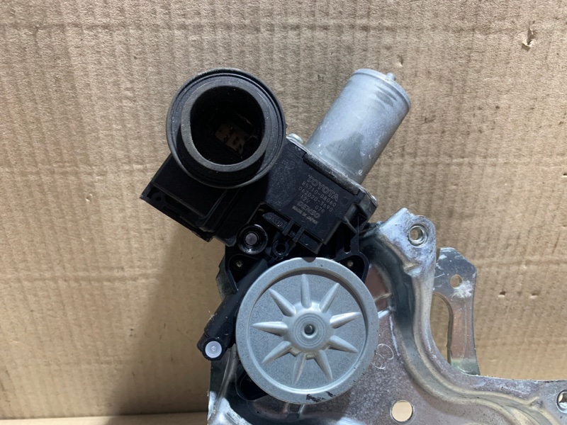 Стеклоподъемник задний правый TOYOTA SIENNA 11-16 Минивэн 3.5L 6