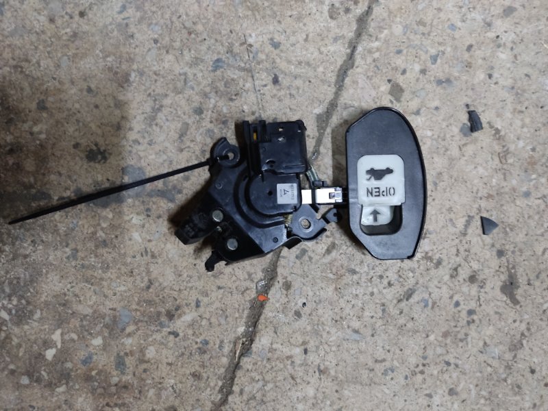 Замок крышки багажника MAZDA 3 BL 09-13 2013 Седан 2.0 BBM4-56-820B Б/У