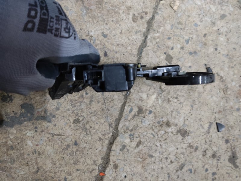 Замок крышки багажника MAZDA 3 BL 09-13 Седан 2.0