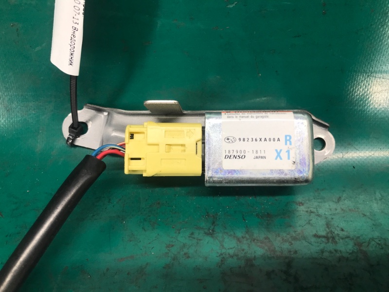 Датчик удара задний правый SUBARU TRIBECA B10 07-13 2008 Внедорожник 3.6 EZ36 98236XA00A Б/У