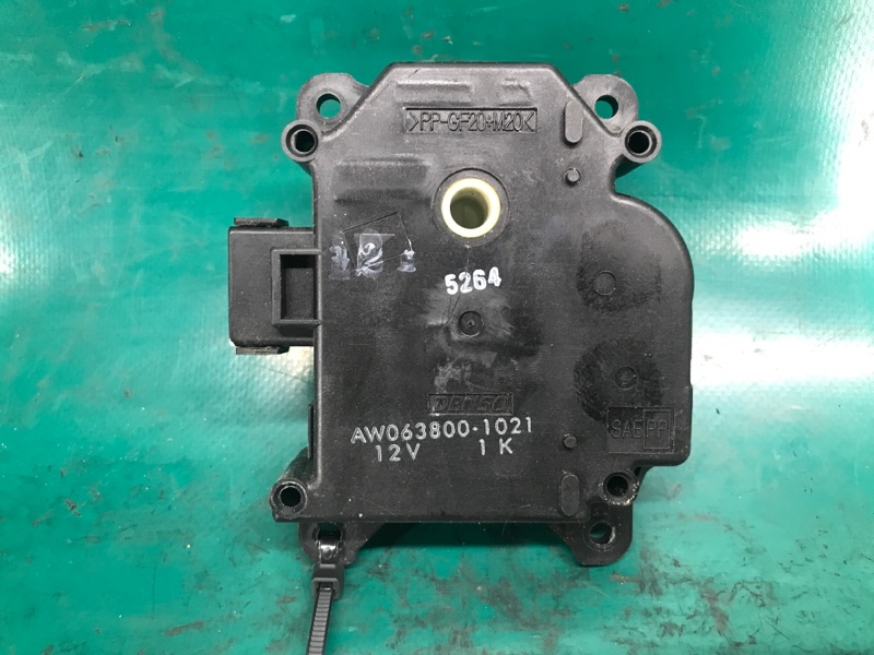 Моторчик заслонки печки левый TRIBECA B10 07-13 2008 Внедорожник 3.6 EZ36