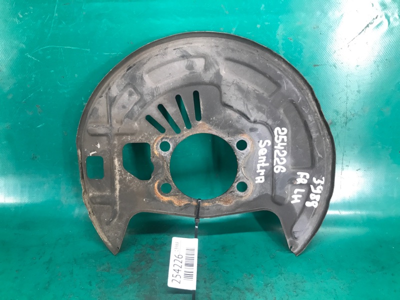 Запчасть защита тормозного диска передняя левая NISSAN SENTRA B17 12-21 2015 Седан 1.8 MRA8DE 41161-3RJ0A Б/У Защита тормозного диска передняя левая NISSAN SENTRA B17 12-21 2015 Седан 1.8 MRA8DE 41161-3RJ0A Б/У