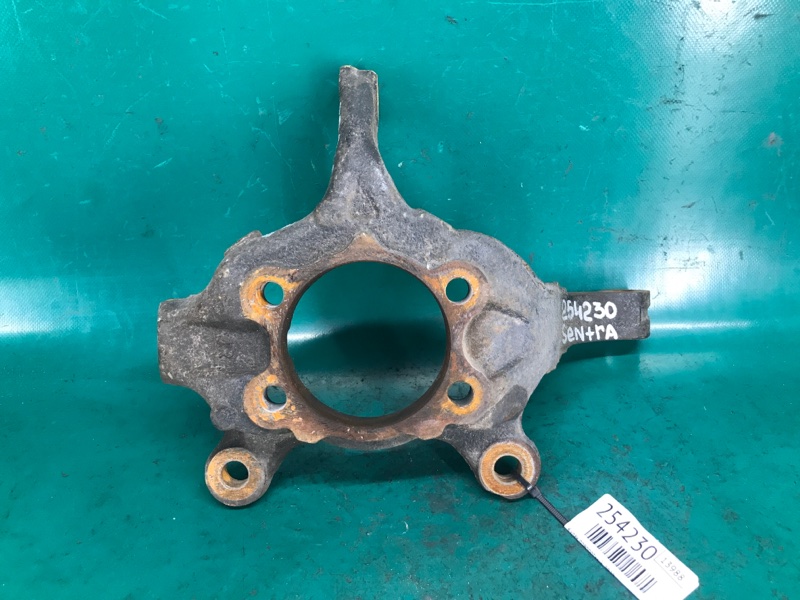 Кулак поворотный правый NISSAN SENTRA B17 12-21 2015 Седан 1.8 MRA8DE 40014-1KA1A Б/У