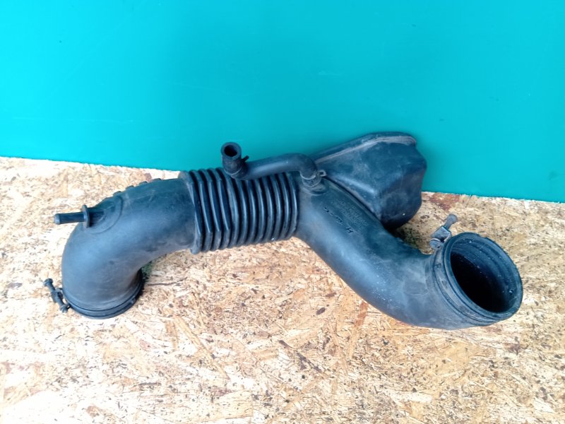 Патрубок воздушного фильтра HYUNDAI SONATA YF 10-14 Седан 2.4 Патрубок воздушного фильтра HYUNDAI SONATA YF 10-14 Седан 2.4