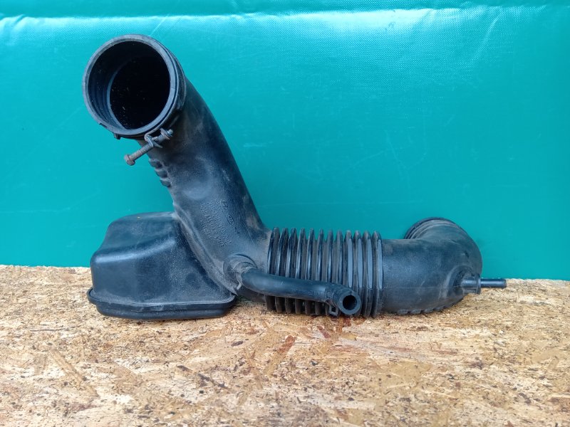 Патрубок воздушного фильтра SONATA YF 10-14 2011 Седан 2.4 Патрубок воздушного фильтра SONATA YF 10-14 2011 Седан 2.4