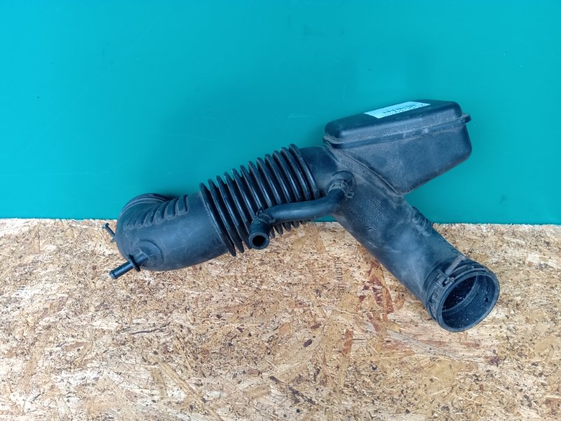 Патрубок воздушного фильтра SONATA YF 10-14 2011 Седан 2.4 Патрубок воздушного фильтра SONATA YF 10-14 2011 Седан 2.4