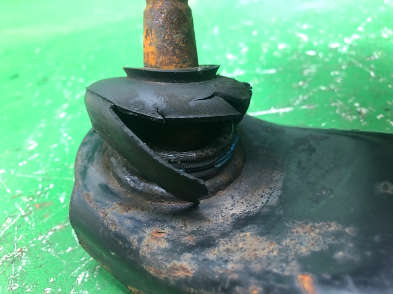 Рычаг передней подвески нижний левый GRAND VITARA 05-15 2006 Внедорожник 2.7 Рычаг передней подвески нижний левый GRAND VITARA 05-15 2006 Внедорожник 2.7