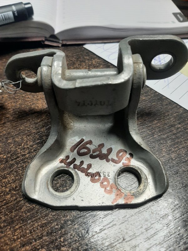 Запчасть петля двери верхняя передняя правая TOYOTA SOLARA 03-09 2008 MCV31 Кабриолет 3.3 3MZFE 68710-AA020 Б/У Петля двери верхняя передняя правая TOYOTA SOLARA 03-09 2008 MCV31 Кабриолет 3.3 3MZFE 68710-AA020 Б/У