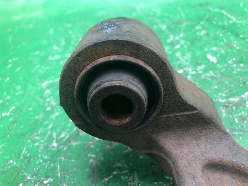 Цапфа задняя левая GRAND VITARA 05-15 2006 Внедорожник 2.7