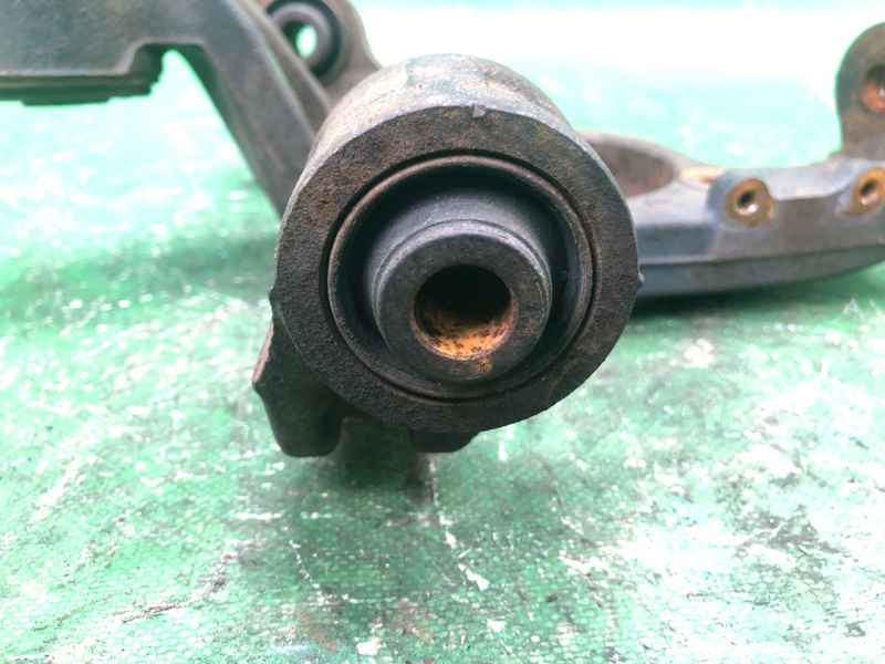 Цапфа задняя левая GRAND VITARA 05-15 2006 Внедорожник 2.7