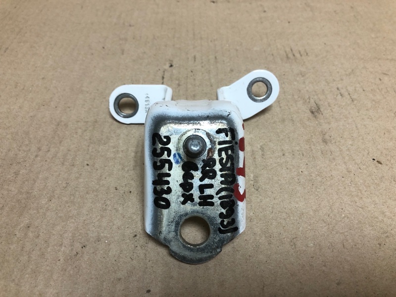 Запчасть петля двери верхняя задняя левая FORD FIESTA 08-17 2013 Хэтчбек 1.6 XDEZ 8A6Z-5826801-B Б/У Петля двери верхняя задняя левая FORD FIESTA 08-17 2013 Хэтчбек 1.6 XDEZ 8A6Z-5826801-B Б/У