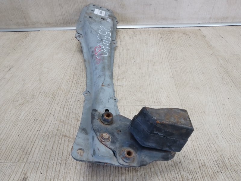 Балка двигателя продольная передняя MATRIX 08-14 2008 Хэтчбек 1.8 2ZRFE