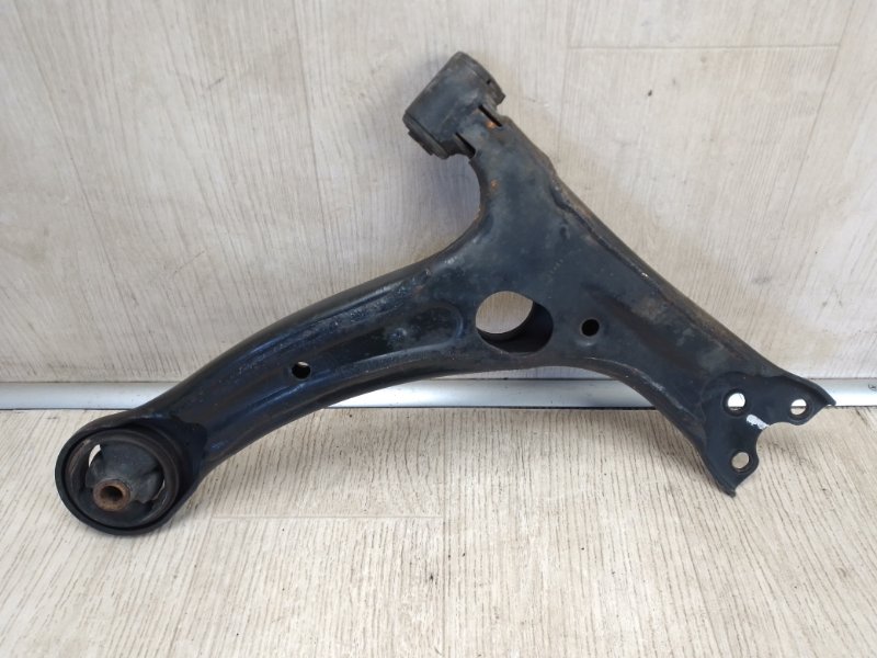 Рычаг передней подвески нижний левый MATRIX 08-14 2008 Хэтчбек 1.8 2ZRFE