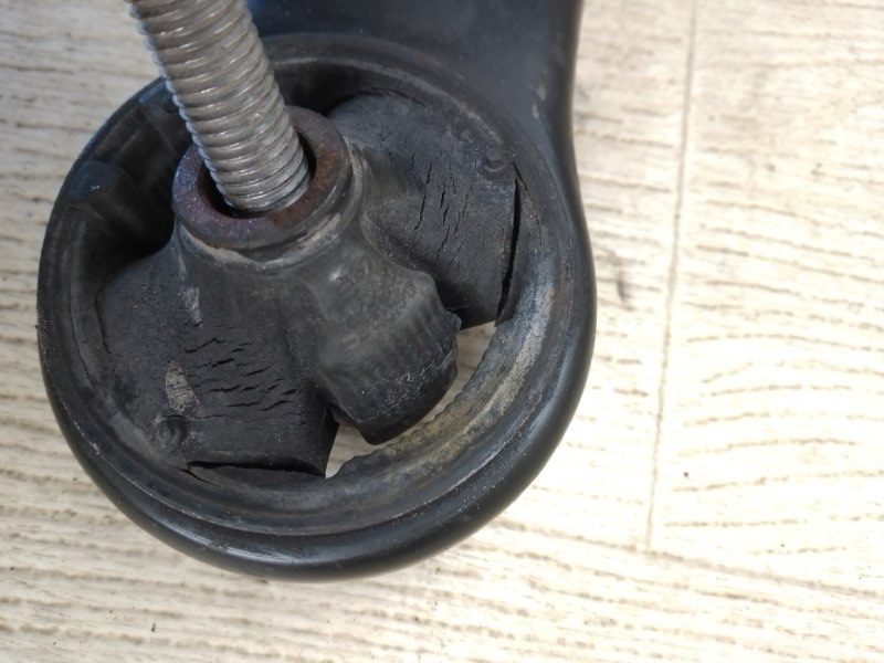 Рычаг передней подвески нижний левый TOYOTA MATRIX 08-14 Хэтчбек 1.8 2ZRFE