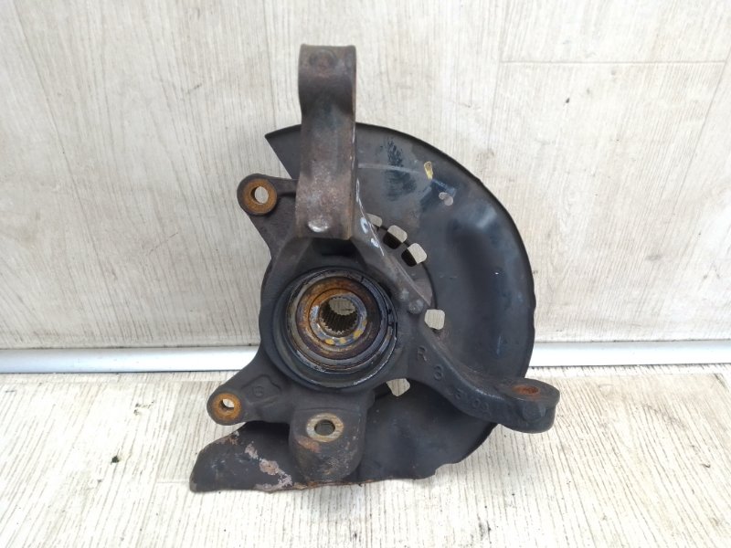 Кулак поворотный правый CAMRY 30 02-06 2004 Седан 2.4 2AZFE