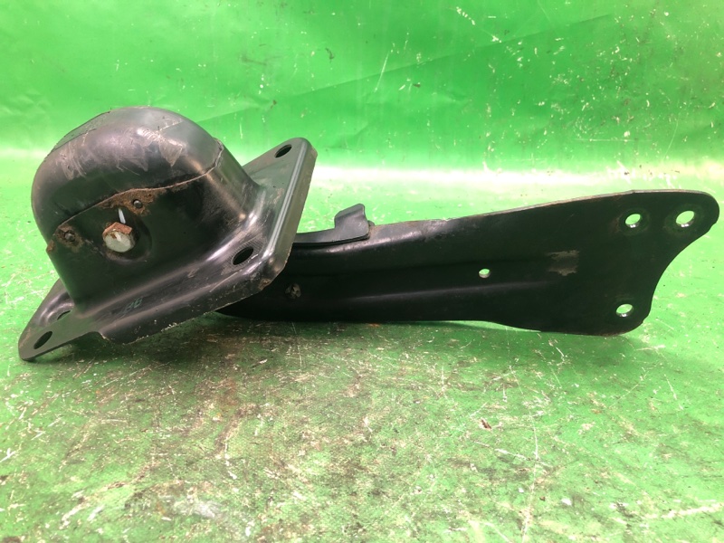 Рычаг задней подвески продольный задний левый PASSAT B7 11-15 2012 2.5 CBUA