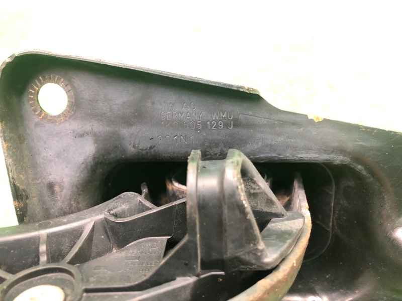 Рычаг задней подвески продольный задний левый PASSAT B7 11-15 2012 2.5 CBUA