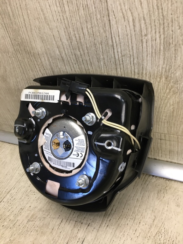 Подушка безопасности в руль 300 04-10 2008 Седан 3.5 EGG Подушка безопасности в руль 300 04-10 2008 Седан 3.5 EGG