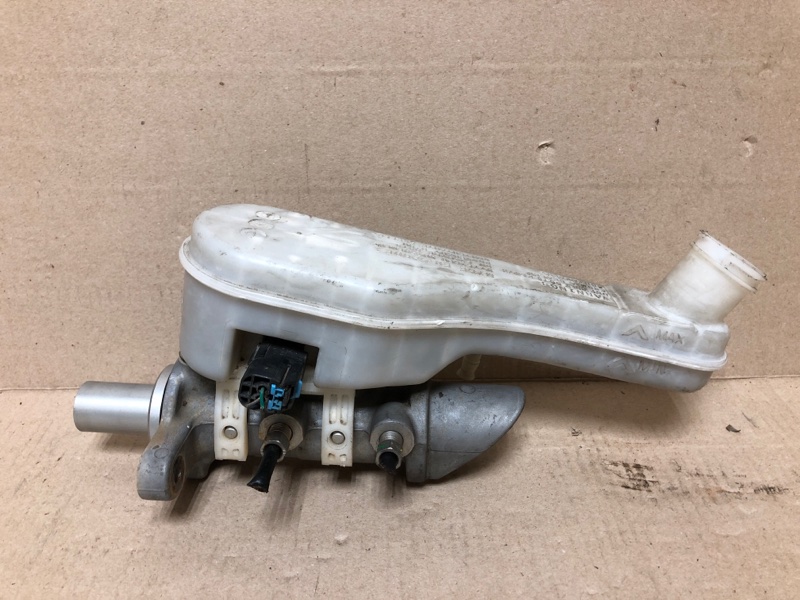 Запчасть главный тормозной цилиндр DODGE JOURNEY 08-20 Б/У Главный тормозной цилиндр DODGE JOURNEY 08-20 Б/У