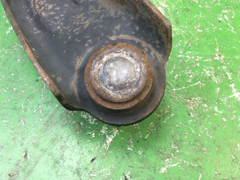 Рычаг передней подвески нижний передний правый NV200 USA 13- 2017 M20X 2.0 MR20DE