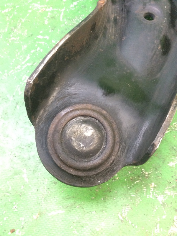 Рычаг передней подвески нижний передний левый NV200 USA 13- 2017 M20X 2.0 MR20DE