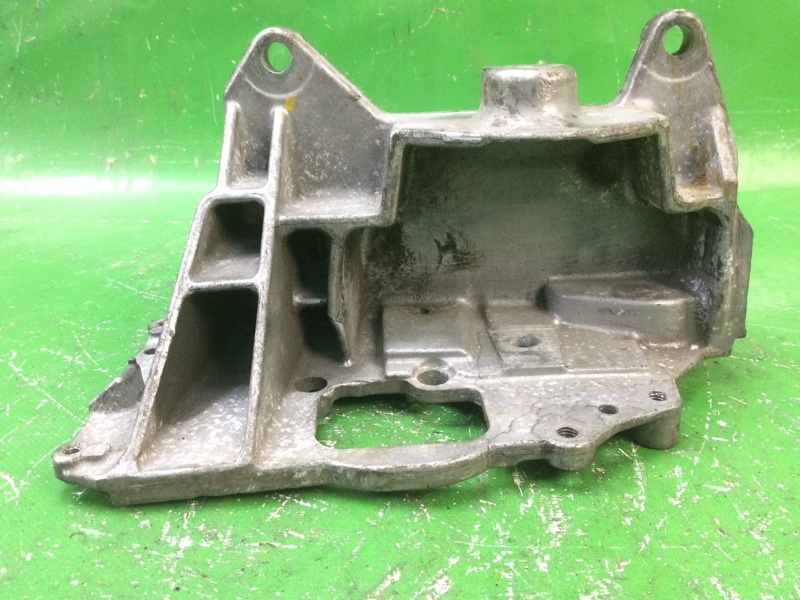 Кронштейн опоры двигателя левый NISSAN NV200 USA 13- 2017 M20X 2.0 MR20DE 11220-EW80C Б/У